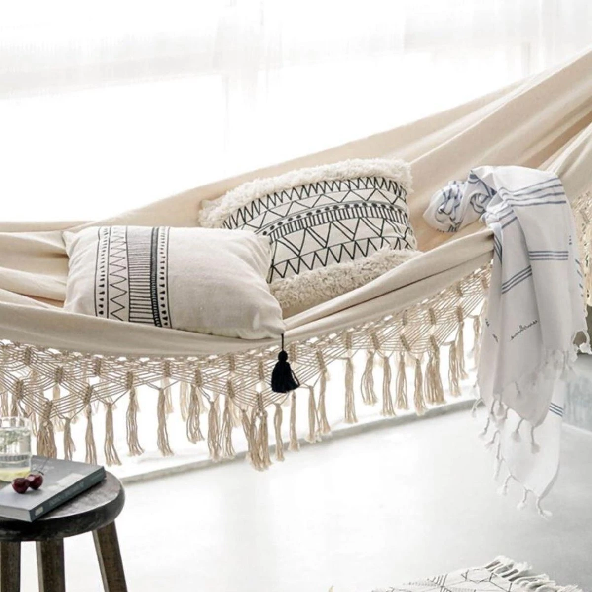 QUVIO Hangmat Voor In De Tuin - Tuinstoelen - Reishangmat Voor Camping, Outdoor En Reizen - Hamock - Katoen Ademend - Maximale Belasting Van 250KG - Lig Oppervlak Van 180 Cm - Geschikt Voor 1 Persoon - Beige - Afbeelding 5